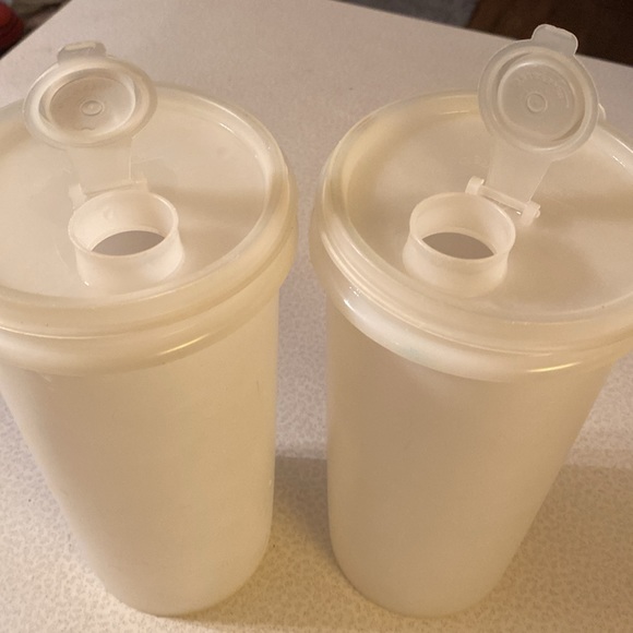 2Tupperware Canisters. - Picture 4 of 4